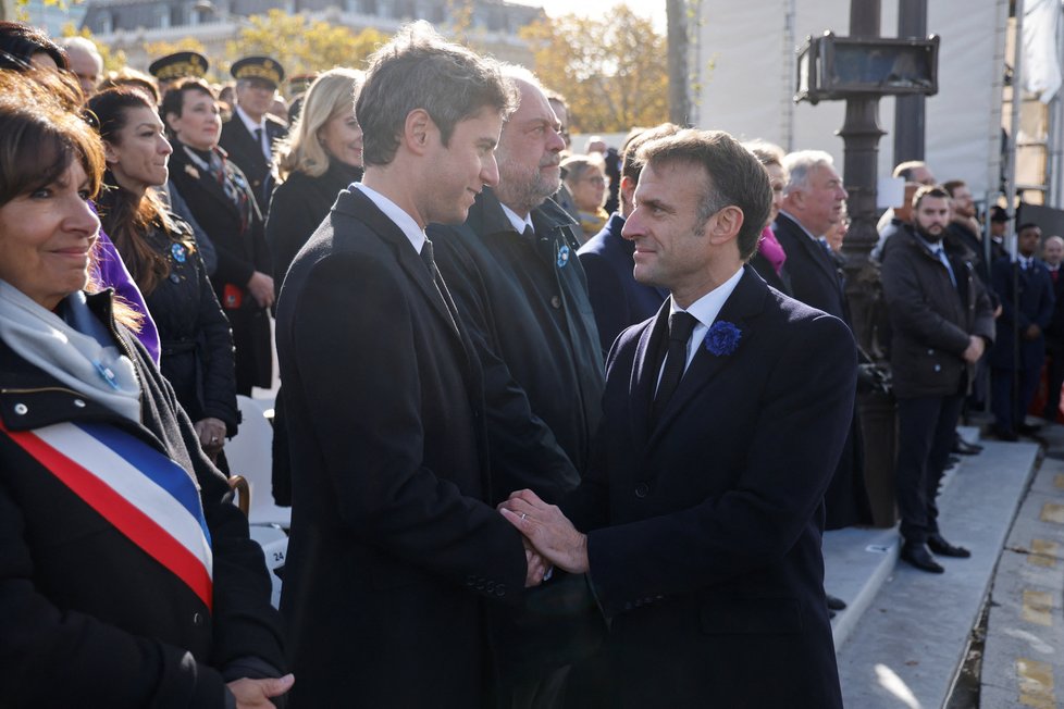Francouzský politik Gabriel Attal s Emmanuelem Macronem