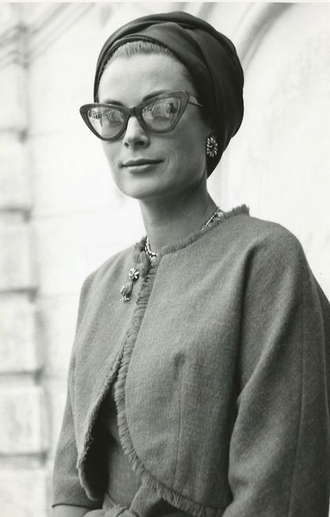 Grace Kellyová (†52)