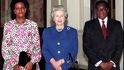 Manželé Mugabe s královnou Alžbětou II.