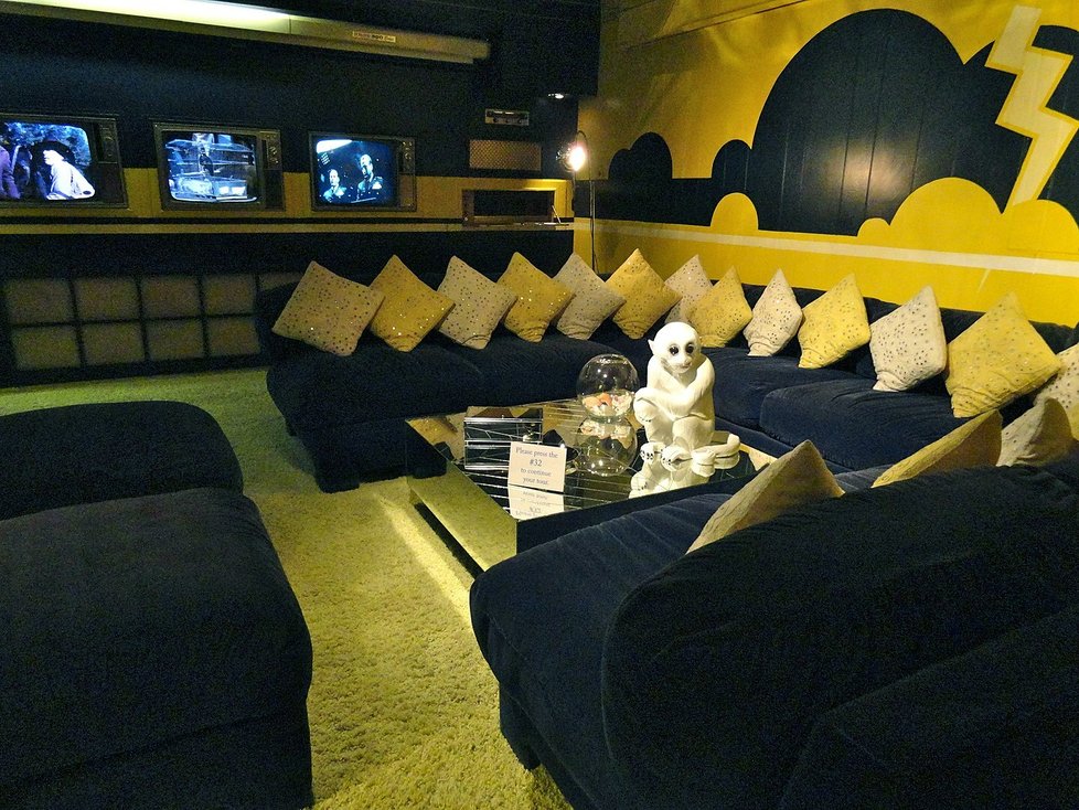 Žlutý TV pokoj v Gracelandu.