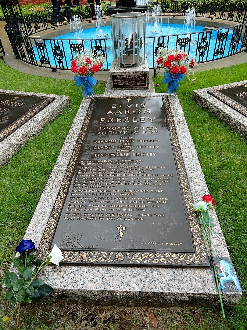 Hrob Elvise Presleyho v Gracelandu.