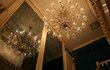 Jeden z lustrů v Gracelandu. 