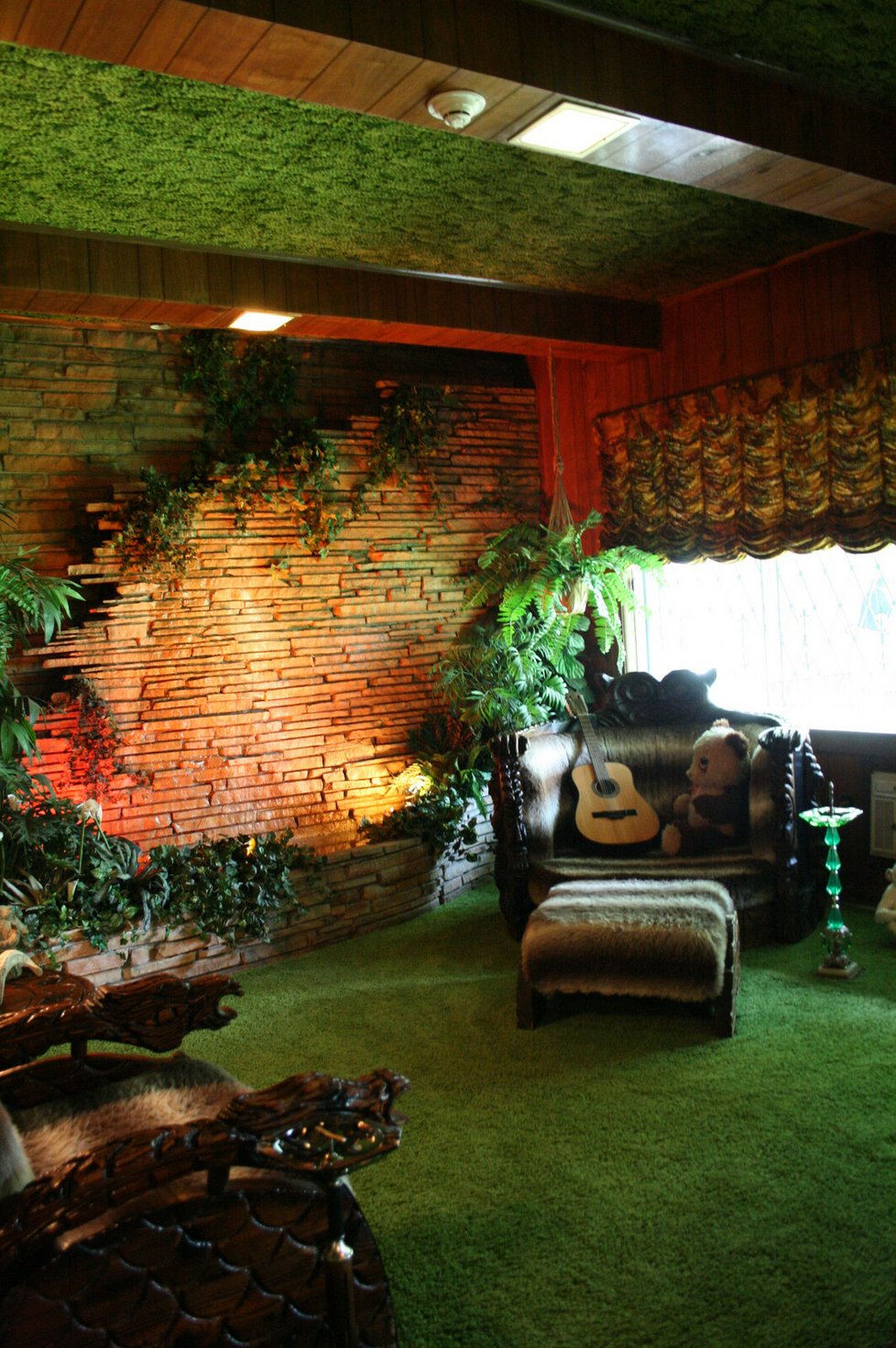 „The Jungle Room“ v Gracelandu.