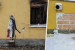 Vandalové v Hostomelu vyřízli z fasády domu jedno z Banksyho děl.