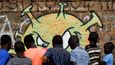 Po celém světě vznikají na ulicích graffiti, kde nejrůznější umělci ztvárňují téma pandemie koronaviru.  Keňa.