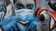 Po celém světě vznikají na ulicích graffiti, kde nejrůznější umělci ztvárňují téma pandemie koronaviru.