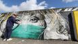 Po celém světě vznikají na ulicích graffiti, kde nejrůznější umělci ztvárňují téma pandemie koronaviru.  Belgie.
