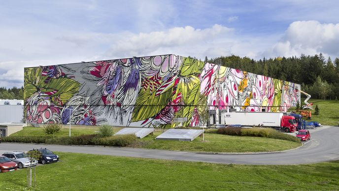 Mural art od belgického umělce Dzia, kterými vyzdobil budovu CTParku v Humpolci