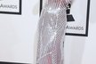 Stříbrná Rita Ora.