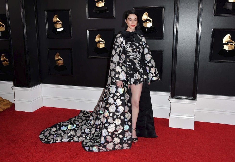 Šílené modely na předávání cen Grammy 2019.