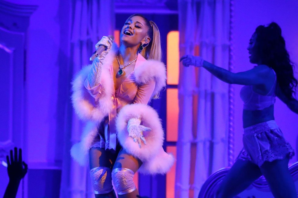 Grammy 2020: Ariana Grande při vystoupení