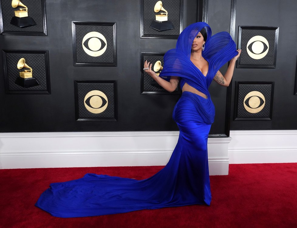 Outfity z předávání hudebních cen Grammy 2023 - Cardi B.