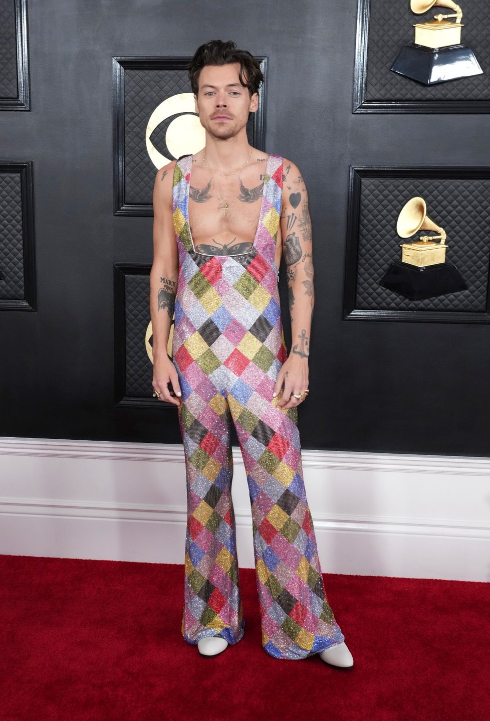 Outfity z předávání hudebních cen Grammy 2023 - Harry Styles