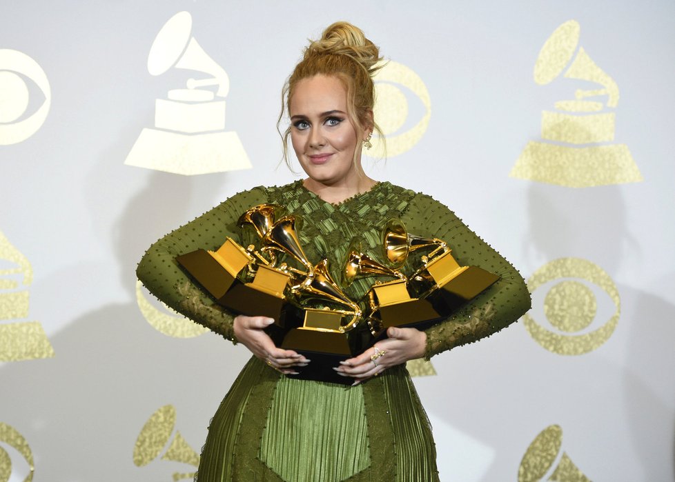 Půvabná Adele získala pět cen Grammy.