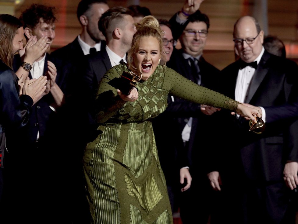 Půvabná Adele získala pět cen Grammy.