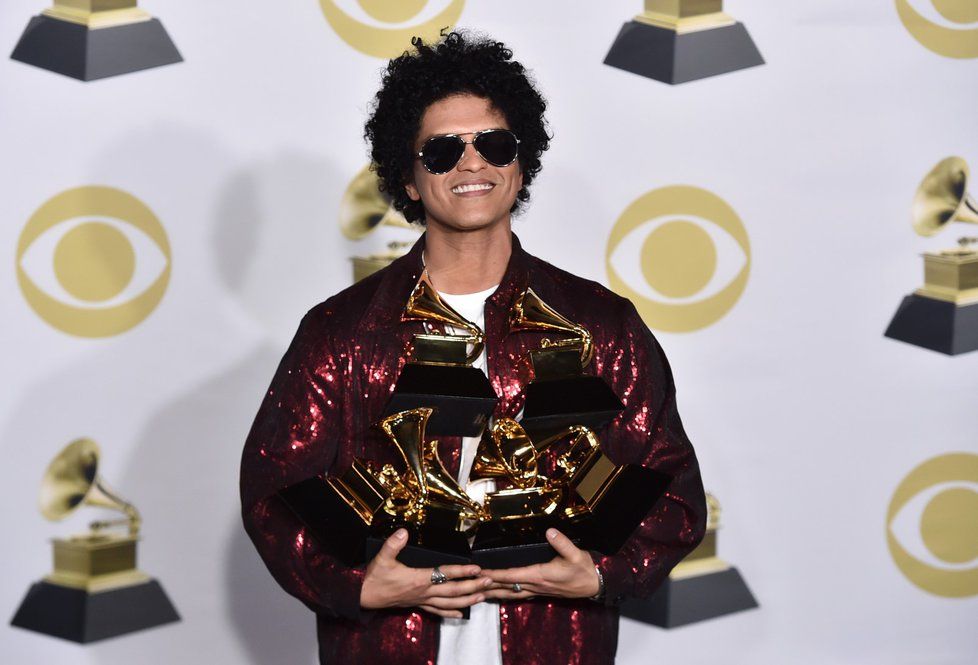 Bruno Mars ovládl ceny Grammy, má album, píseň i nahrávku roku