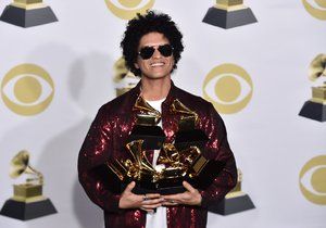 Bruno Mars ovládl ceny Grammy, má album, píseň i nahrávku roku