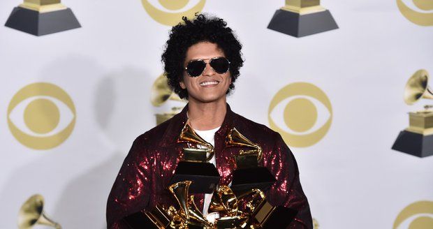 Bruno Mars ovládl ceny Grammy, má album, píseň i nahrávku roku