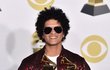 Bruno Mars ovládl ceny Grammy, má album, píseň i nahrávku roku