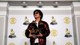 Bruno Mars ovládl ceny Grammy, má album, píseň i nahrávku roku