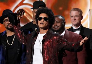 Bruno Mars ovládl ceny Grammy, má album, píseň i nahrávku roku