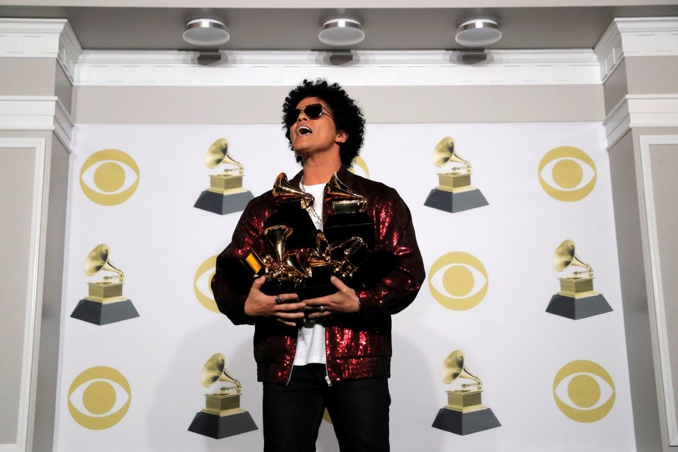 Bruno Mars ovládl ceny Grammy, má album, píseň i nahrávku roku