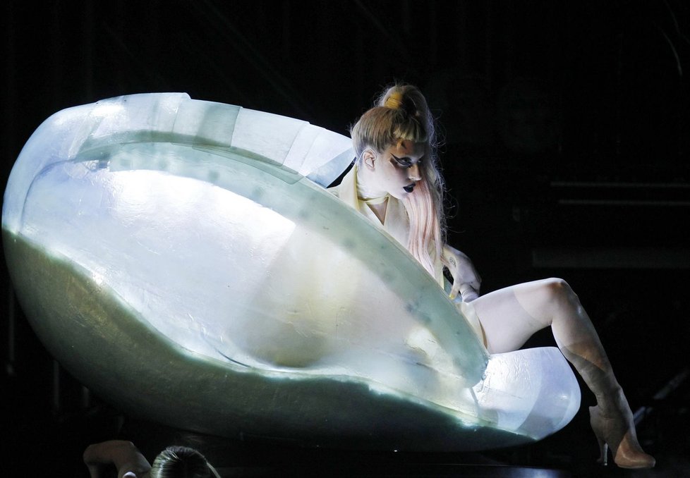 Lady Gaga tentokrát vystoupila z vejce