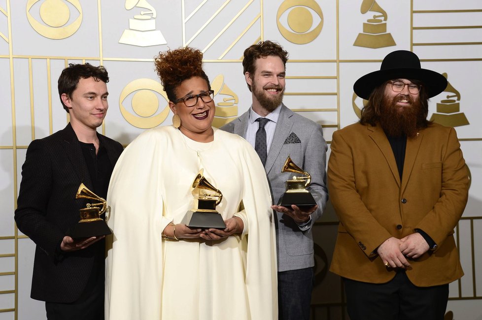 Brittany Howard se skupinou Alabama Shakes.