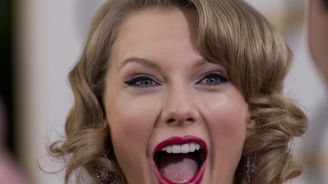 Grammy za album má Taylor Swiftová, Adele trápily technické problémy a Meghan slavnost probrečela  