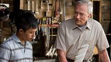 Clint Eastwood bojuje proti gangu v Gran Torino 