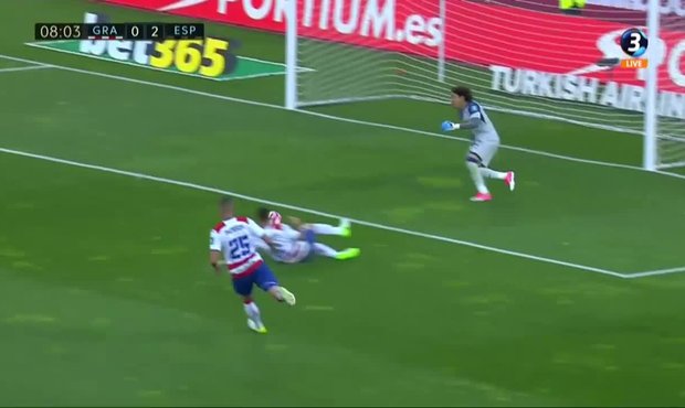 Granada - Espanyol: Fantastický nástup Baptistaa. Tentokrát si jeho centr srazil do branky Vezo, 0:2