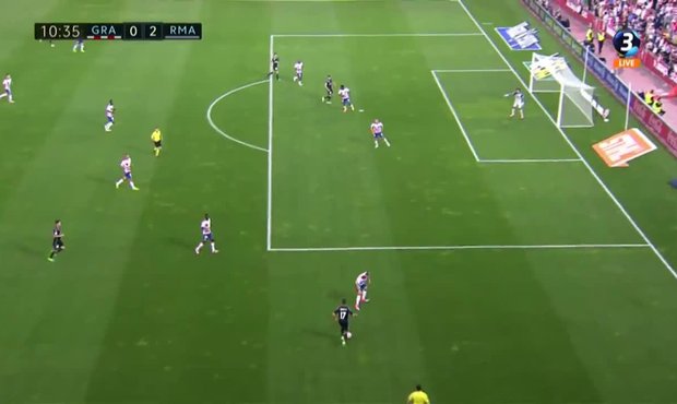 Granada - Real: Coentrão vrátil balon před branku, Rodriguez hlavou do protipohybu přidal druhou branku - 0:2