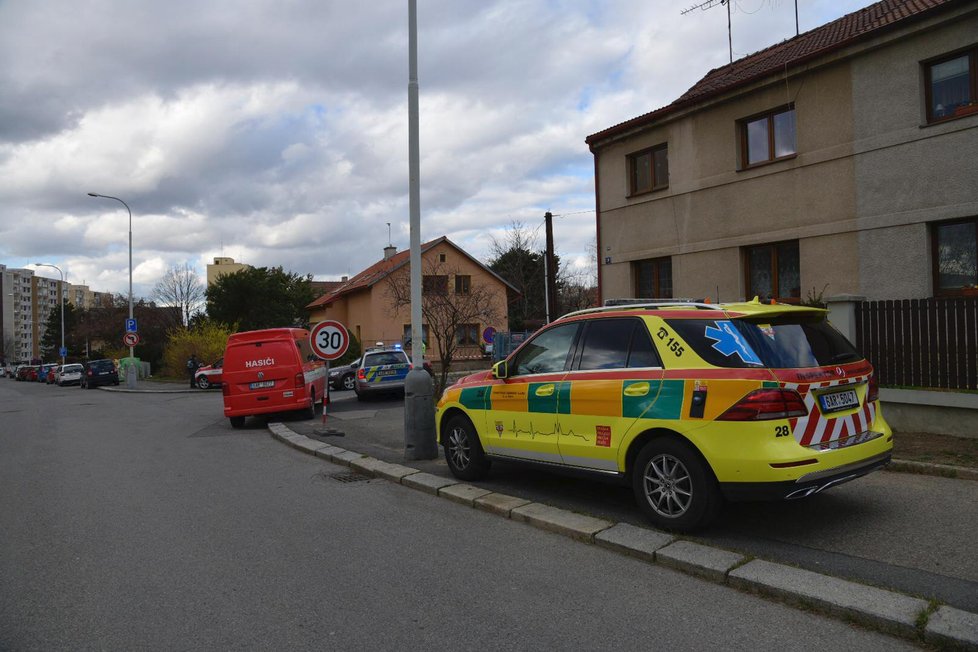 Při výkopových pracích v ulici Stýblova na Chodově našli dělostřelecký granát.