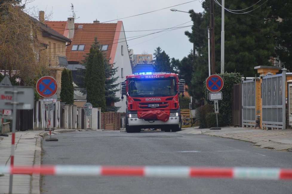 Při výkopových pracích v ulici Stýblova na Chodově našli dělostřelecký granát.