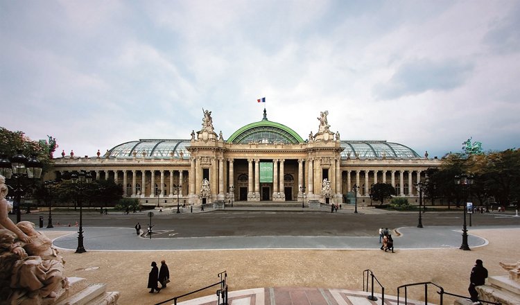 Grand Palais ve dne...