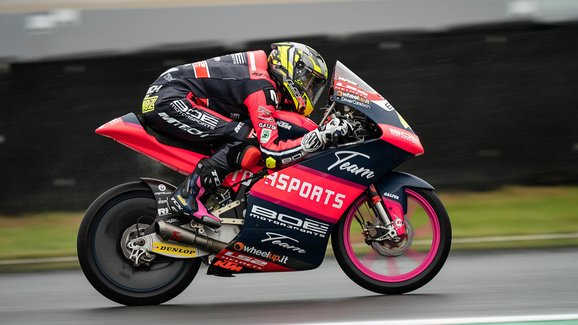 TT Assen 2022: V MotoGP padaly kvalifikační rekordy, pole position má Bagnaia