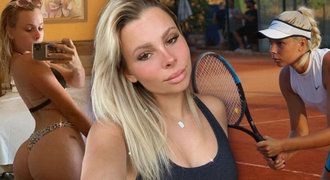 Sexy tenistka Angelina vydělává peníze, jak může: Nahota na prodej!