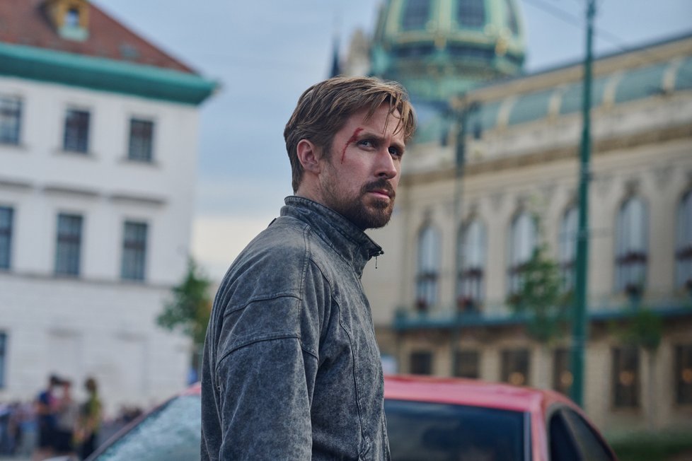 The Gray Man: Praha byla dějištěm natáčení nejdražšího akčního filmu Netflixu. V létě 2021 byly slyšet v ulicích výbuchy, střelba i srážky automobilů.