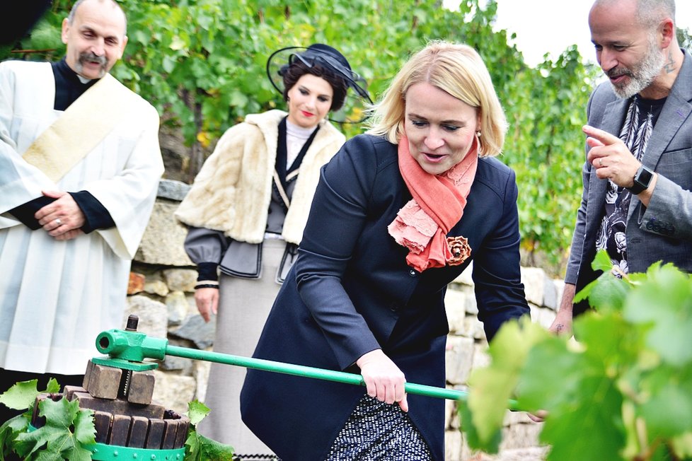 Letošní jedenáctý ročník vinobraní na Grébovce vás zavede do období první republiky.