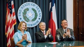 Texaský guvernér Greg Abbott