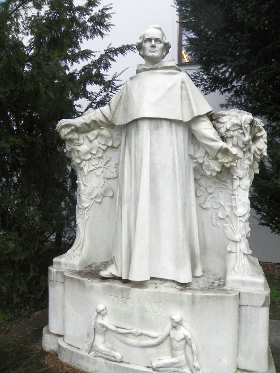 Mendel (1822-1884)  působil také jako opat augustiniánského kláštera na Starém Brně.