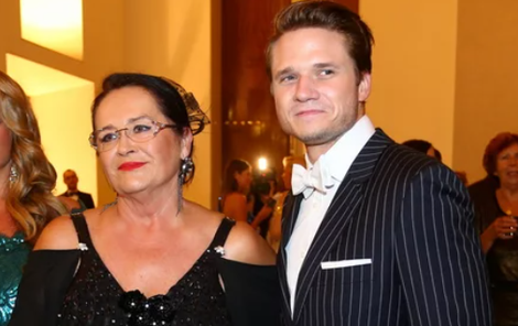 Gregorová o synovi prohlašuje, že je všestranný umělec, záliba v drag to jen dokazuje Gregorová o synovi prohlašuje, že je všestranný umělec, záliba v drag to jen dokazuje
