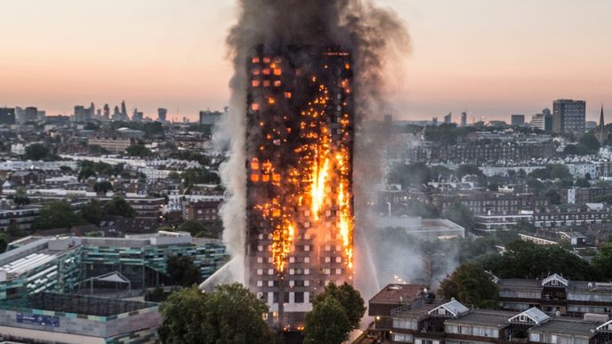 Od požáru londýnského věžáku Grenfell Tower uběhly čtyři roky