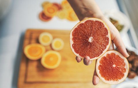 Grapefruit jako superpotravina. Zlepšuje imunitu, snižuje cholesterol a pomáhá při hubnutí