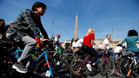 Energii pro řeč, kterou měla Greta Thunbergová (16) v Římě vyrobilo 120 cyklistů