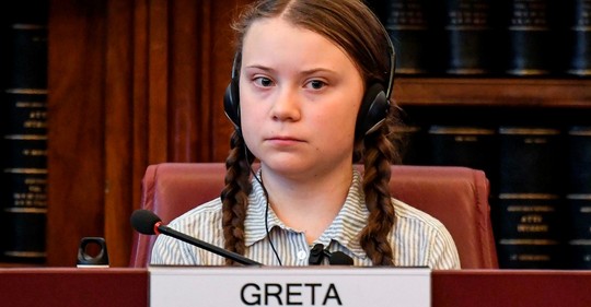 Boj za lepší klima rozjela mladá aktivista Greta Thunbergová (16) ve Švédsku v roce 2018, nyní jezdí po celém světě a ocenil ji i papež 