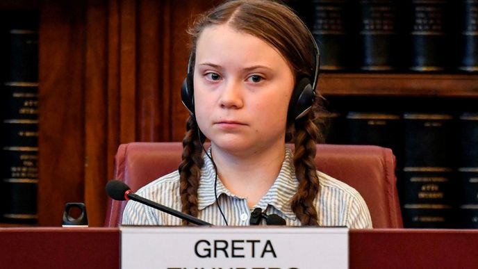 Boj za lepší klima rozjela mladá aktivista Greta Thunbergová (16) ve Švédsku v roce 2018, nyní jezdí po celém světě a ocenil ji i papež 