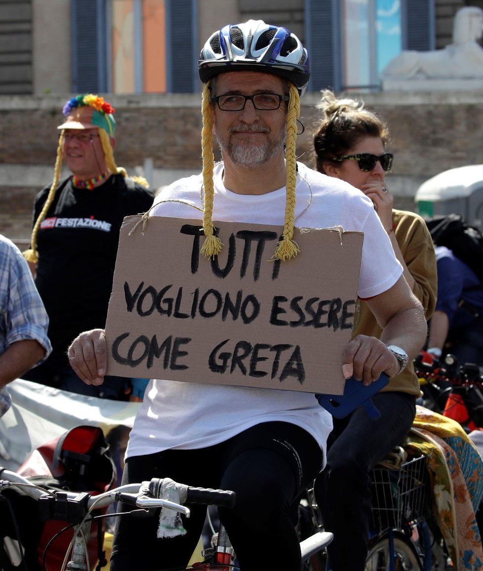 Energii pro řeč, kterou měla Greta Thunbergová (16) v Římě vyrobilo 120 cyklistů