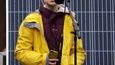 Mladá švédská aktivistka Greta Thunbergová v lednu opět zkritizovala politiky a média, kteří podle ní ignorují hrozbu klimatických změn. Na demonstraci v Bristolu na jihozápadě Anglie rovněž slíbila, že se nenechá umlčet. Podle zpravodajské stanice BBC se na protestní akci sešlo 30 tisíc lidí.