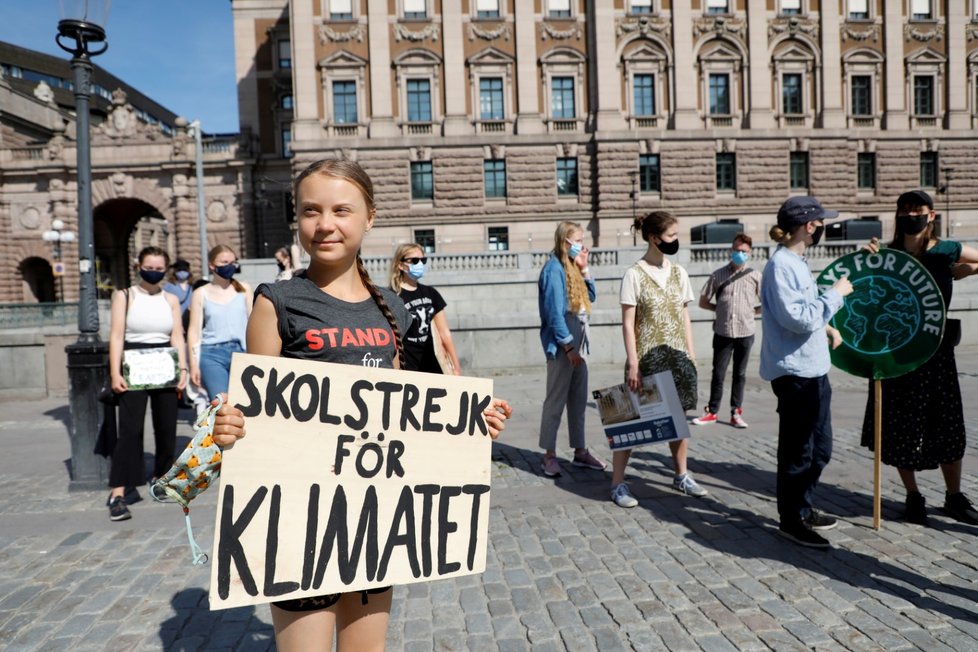 Greta Thunberg před švédským parlamentem (2021)